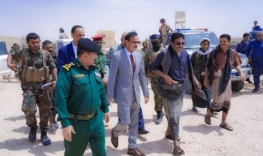 محافظ شبوة يطلع على أوضاع نزلاء سجن عتق المركزي