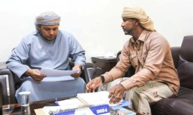 محافظ سقطرى يطلع على نشاط وخطط مكتب الواجبات الزكوية