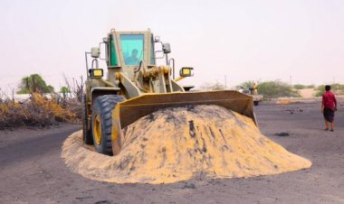 حملة لمنع حرق إطارات السيارات بمحيط المحطة الشمسية بعدن