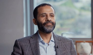 حميد الأحمر يتهم المجلس الانتقالي بإعاقة وإفشال عمل مجلس القيادة الرئاسي