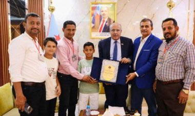 الانتقالي يكرم الطالب يسلم المتفوق بالرياضيات