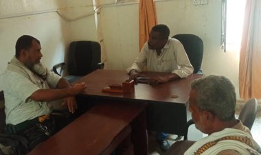 مدير عام مكتب النقل بمحافظة أبين يناقش مع اللجنة النقابية لفرزة شقرة حركة تنظيم النقل