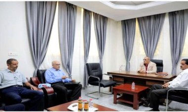 اللواء الهمشري يطّلع على أبرز أنشطة عمل مركز عدن للدراسات والبحوث التاريخية