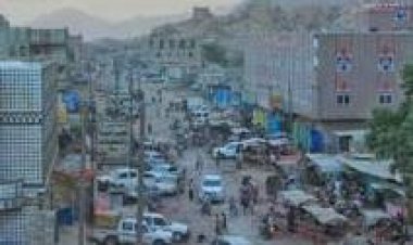 احتجاجات غاضبة تشهدها لودر بسبب نهب مخصص نقل المشاركين في مليونية عشال من قبل مدير عام المديرية السابق