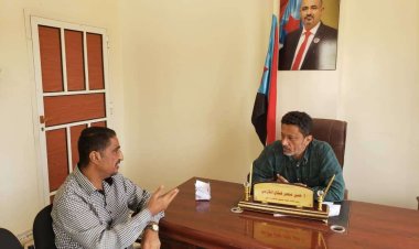 رئيس انتقالي أبين يطلع على سلسلة البرامج المجتمعية لإذاعة هنا أبين