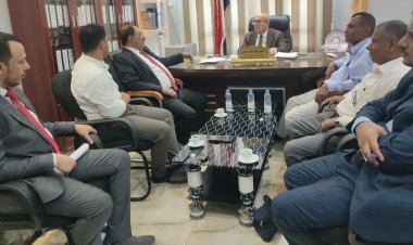 وزير الإدارة المحلية يناقش مع محافظ الضالع تعزيز تنمية الموارد المالية للمحافظة