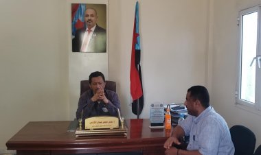 رئيس تنفيذية أبين يلتقي وكيل المحافظة لشؤون التعليم والصحة العامة عبدالعزيز الحمزة