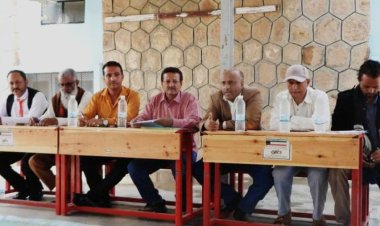 الضالع : الحريري يترأس لقاء موسع لمدراء المدارس الأساسية والثانوية وإدارة التربية بمديرية الحصين