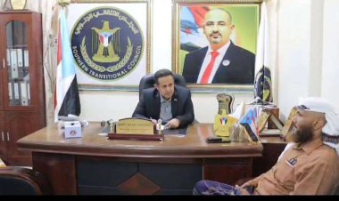 لحج : الحالمي يناقش عددا من القضايا الأمنية والخدمية بمديرية طور الباحة