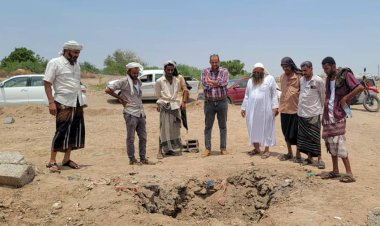 مدير عام مؤسسة مياه عدن يطلع على أوضاع حقل مياه بئر ناصر عقب وقوع الانفجار بالحقل