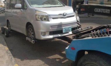 إدارة المعلا تدشن حملة إزالة السيارات المتهالكة والمعيقة لحركة السير في الطرقات