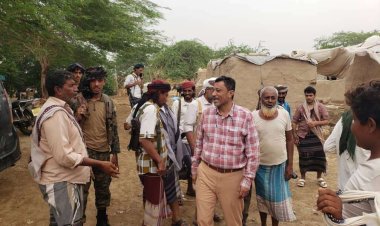 رئيس انتقالي أبين يتفقد أضرار السيول في قرية كدمة لعور بخنفر