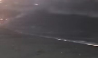 عدن..ارتفاع منسوب البحر في منطقة عمران الساحلية وجلدمور بشكل كبير"صور"