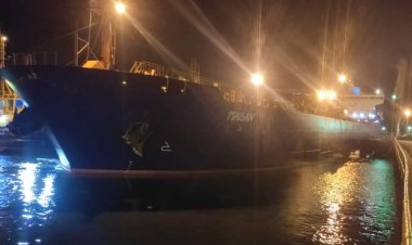 عاجل: مؤسسة كهرباء عدن تعلن رسو سفينة وقود الديزل بميناء الزيت