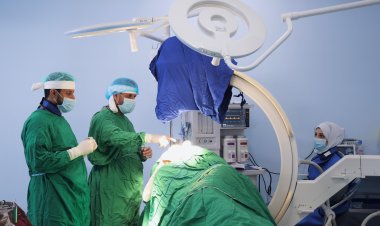 برعاية النائب المحرمي.. بدء إجراء العمليات الجراحية بالمخيم الطبي في مستشفى عدن الخيري