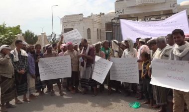 وقفة احتجاجية لمزارعي أبين للمطالبة بعدم إهمال قنوات الري وإصلاح الأضرار والاستفادة من مياه السيول