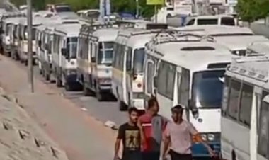 وقفة احتجاجية لسائقي المواصلات الدخلية في المكلا بسبب ارتفاع أسعار الوقود