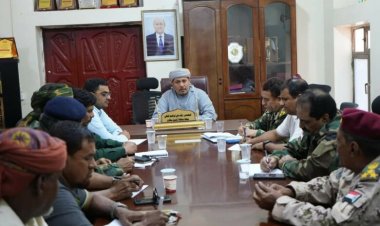 محافظ سقطرى يناقش الجوانب الأمنية والعسكرية في الأرخبيل