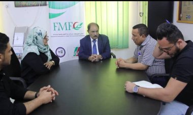 محافظ الضالع يلتقي إدارة المؤسسة الطبية الميدانية.