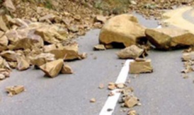 مركز الأرصاد يحذر من خطر الانهيارات الصخرية