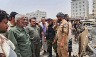 نائب مدير أمن العاصمة عدن يتفقد موقع تفجير محطة الغاز ويطلع على جهود فرق التحقيق الجنائي