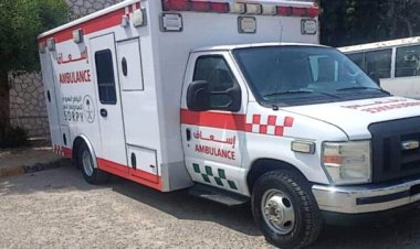 هيئة مستشفى ابن سيناء تستلم سيارة إسعاف مقدمة من البرنامج السعودي