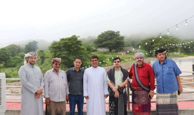 الشيخ باكريت يلتقي رئيس تنفيذية انتقالي المهرة وفريق دائرة الشباب والرياضة