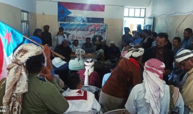 رئيس انتقالي أبين يلتقي الشخصيات الاجتماعية والسلطة المحلية والأجهزة الأمنية بمديرية سباح