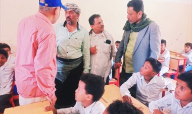 رئيس انتقالي أبين يطلع على سير العملية التعليمية في مجمع الفاروق ومدرسة معاذ بن جبل بمديرية سباح