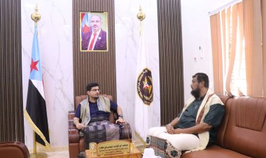 رئيس انتقالي المهرة يلتقي مستشار المحافظ لشوؤن مديرتي سيحوت والمسيلة