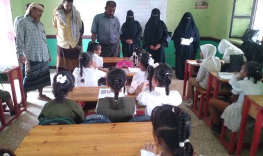 رئيس انتقالي زنجبار يطلع على سير العملية التعليمية بمدرسة الشهيد فاهم الحبسي