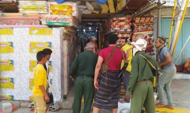 أمن وأشغال زنجبار ينفذون حملة مشتركة لتنظيم سوق المديرية