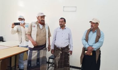 السلطة المحلية والمجلس الانتقالي بمديرية سرار يدشنا صرف الحوالات النقدية الغير مشروطة للمستفيدين  في المديرية