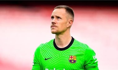برشلونة يعلن نجاح العملية الجراحية لحارسه تير شتيجن