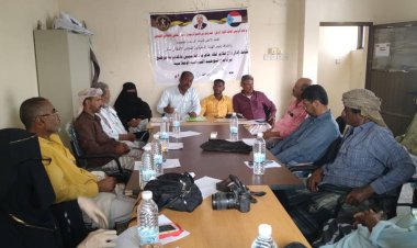 انتقالي خنفر  ينظم ندوة بعنوان توحيد الخطاب الإعلامي للإعلاميين والناشطين بالمديرية