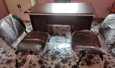 وزير الأوقاف والإرشاد يرفد مكتب أوقاف أبين بعدد من الأثاث المكتبي