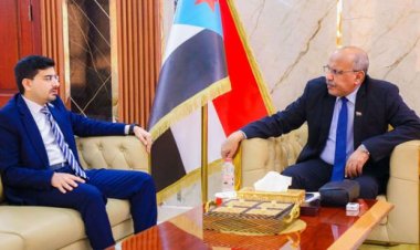 الكثيري يطلع على سير العمل بانتقالي المهرة