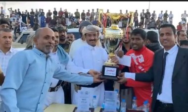 المحافظ بن الوزير يبارك ويكرم بطل ووصيف بطولة المحافظة لأندية الدرجة الثالثة لكرة القدم