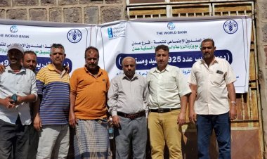 الضالع : مدير عام الحصين يدشن توزيع الأعلاف المركزة لمربي الماشية في المديرية