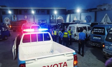 شرطة سير عدن تستجيب لمطالب فريق استطيع بتنظيم حركة المرور في البريقة -انماء