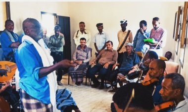 نائب رئيس تنفيذية انتقالي أبين يتفقد بروفات الفرق الفنية لفعالية الذكرى الـ 61 لثورة 14 أكتوبر المجيدة