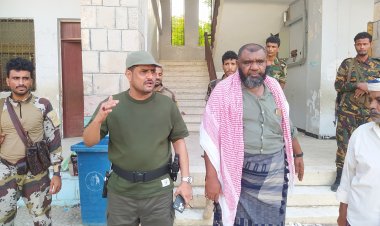 مدير أمن محافظة أبين يقوم بزيارة مفاجئة لمدرسة 22 مايو بزنجبار