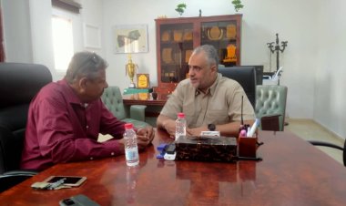 رئيس انتقالي خنفر يناقش مع المهندس معين ألماس المشاريع المعتمدة للمديرية من قبل صندوق صيانة الطرق