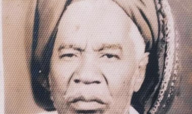 نائب رئيس تنفيذية انتقالي أبين يعزي في وفاة الشخصية الاجتماعية الشيخ عكف عوض مبارك