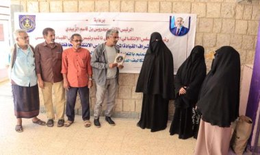 انتقالي شبوة يدشن برنامج المساعدة المالية لتغطية تكاليف الدراسة للطلاب في مدارس عتق