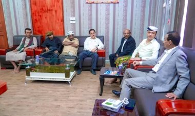 المحافظ بن الوزير يلتقي وفد هيئة رئاسة المجلس الانتقالي ويناقش سبل التعاون والتنسيق المشترك