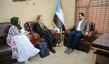 العولقي يلتقي المدير العام لمنظمة المساعدات الإنسانية والصحافة الفرنسية