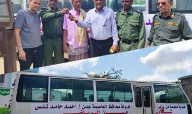 نادي حسان يتسلم حافلة نقل اللاعبين هدية من محافظ العاصمة عدن أحمد حامد لملس