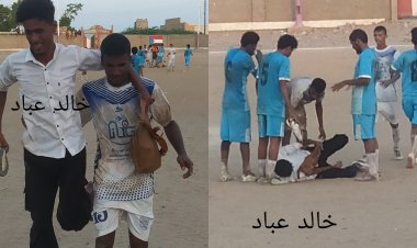 في موقف لأول مرة يحصل بملاعب كرة القدم على مستوى العالم لكن حدث بأبين.. مسعف يحتاج إلى أسعاف (تفاصيل)