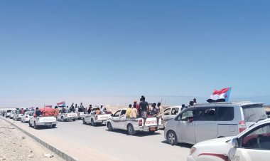 يحدث الآن.. وصول موكب مديرية المسيلة إلى عاصمة محافظة المهرة الغيضة